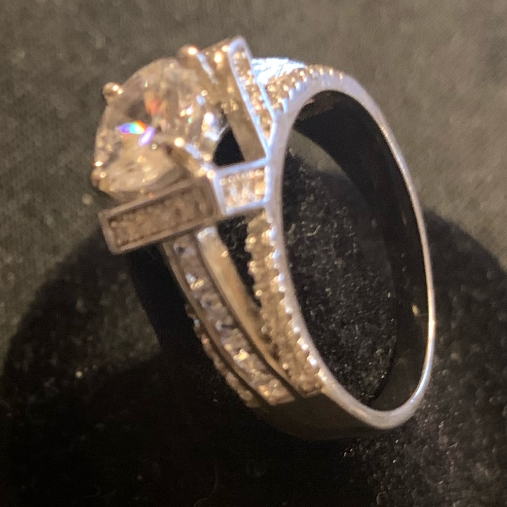 Women’s White Gold Plated Ring with zirconium